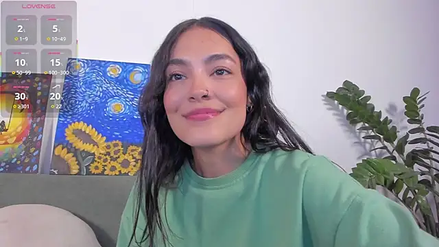 TIFFANYRUSSO online show from 03/25/26, 06:30