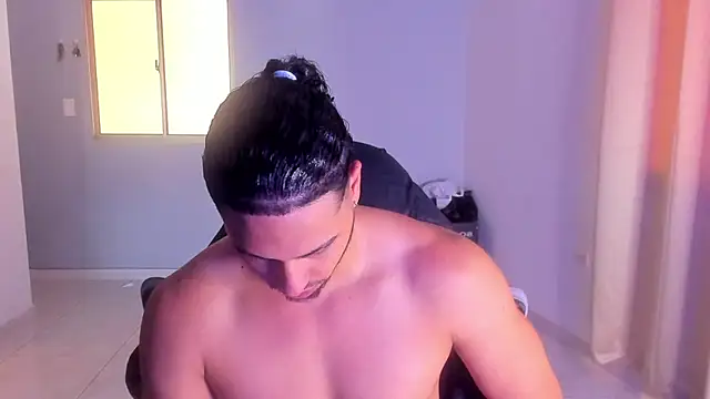 Snapshot of Kris_Khalifa69 chatting on 05/15/26, 02:02 Kris Khalifa69 online show from 05/15/26, 02:02
