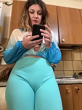 DaisyVibesss online show from 12/17/24, 09:07