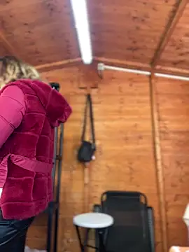 DaisyVibesss online show from 12/26/24, 10:59