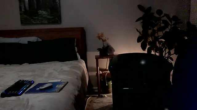 StrongMuscularAndHuge online show from 04/16/26, 08:59