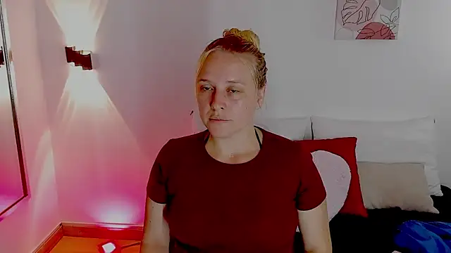 Snapshot of EmilySumer chatting on 05/15/26, 10:17 EmilySumer online show from 05/15/26, 10:17