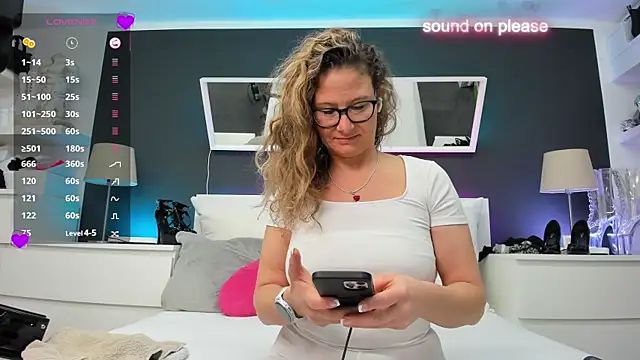 Snapshot of izzy-mendosa chatting on 01/28/25, 11:17 izzy-mendosa online show from 01/28/25, 11:17