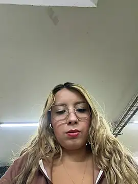 Snapshot of ValeriaHot69 chatting on 05/08/26, 03:39 ValeriaHot69 online show from 05/08/26, 03:39