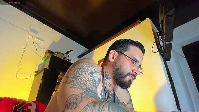 CamiloGray  online show from 10/05/25, 02:04