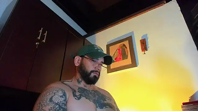 Snapshot of CamiloGray_ chatting on 05/15/26, 02:02 CamiloGray online show from 05/15/26, 02:02