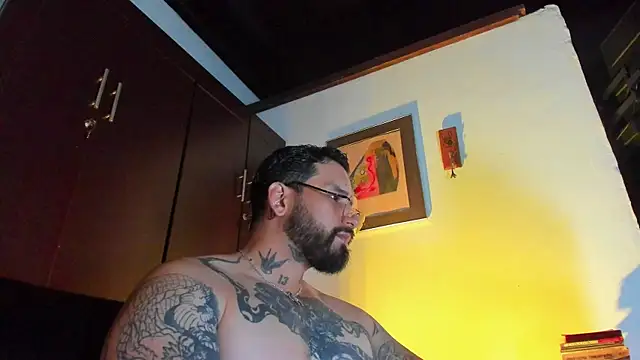 Snapshot of CamiloGray_ chatting on 05/27/26, 02:14 CamiloGray online show from 05/27/26, 02:14