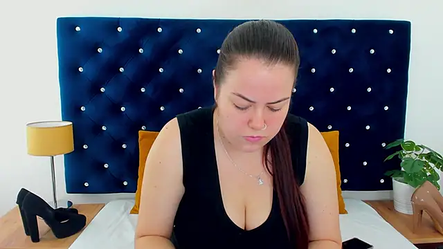 Snapshot of EvaLick chatting on 11/19/25, 06:46 EvaLick online show from 11/19/25, 06:46