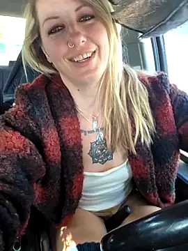 Snapshot of SheIsSomething chatting on 05/17/26, 11:12 SheIsSomething online show from 05/17/26, 11:12