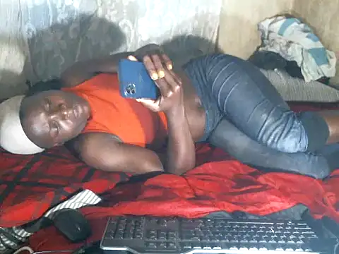 cute-shamza online show from 02/12/26, 02:17