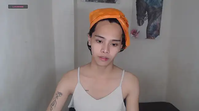 Snapshot of shecutie69 chatting on 02/21/25, 08:38 shecutie69 online show from 02/21/25, 08:38