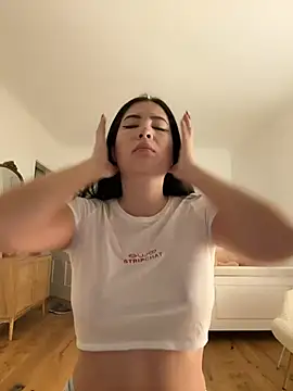 Snapshot of clairewntr chatting on 01/16/25, 04:18 clairewntr online show from 01/16/25, 04:18