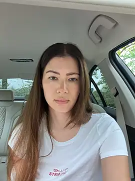 Snapshot of clairewntr chatting on 05/18/26, 02:01 clairewntr online show from 05/18/26, 02:01