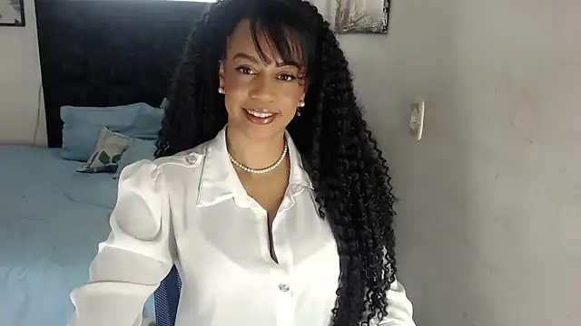 Snapshot of yeli_xxx chatting on 12/05/25, 04:14 yeli xxx online show from 12/05/25, 04:14