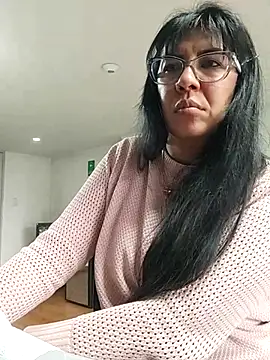 aisha latina online show from 11/13/25, 07:13