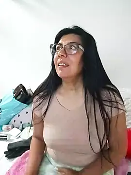 aisha latina online show from 12/22/25, 02:36