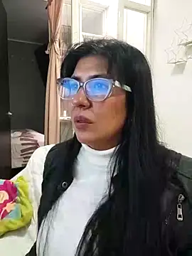 aisha latina online show from 02/16/26, 03:41