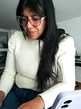 aisha latina online show from 03/27/26, 02:50