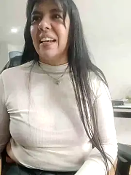 aisha latina online show from 04/24/26, 03:36