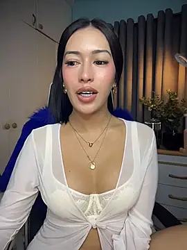 Jasmine Elcock online show from 05/05/26, 12:18