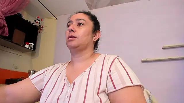 agathaxxx-69 online show from 02/15/26, 02:25