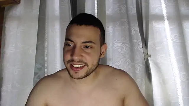 Snapshot of Armando_2002 chatting on 05/10/26, 05:29 Armando 2002 online show from 05/10/26, 05:29