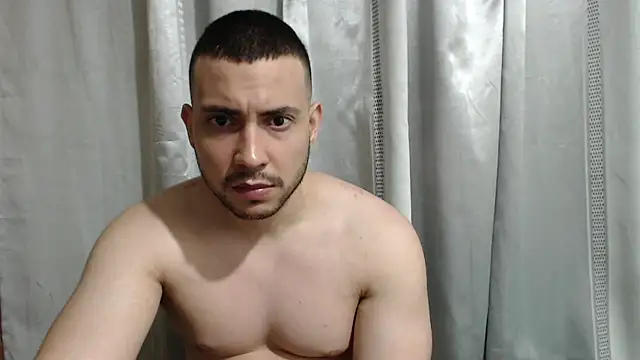 Snapshot of Armando_2002 chatting on 05/21/26, 02:40 Armando 2002 online show from 05/21/26, 02:40