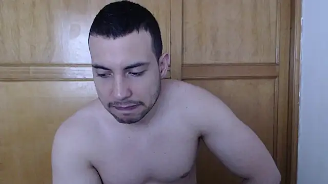 Snapshot of Armando_2002 chatting on 06/04/26, 04:02 Armando 2002 online show from 06/04/26, 04:02