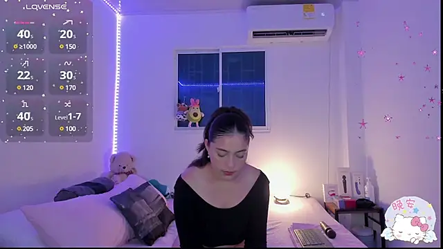 Snapshot of MollyG18 chatting on 03/12/25, 01:03 MollyG18 online show from 03/12/25, 01:03