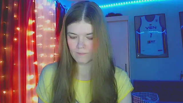 Snapshot of Klementa chatting on 11/19/25, 05:57 Klementa online show from 11/19/25, 05:57