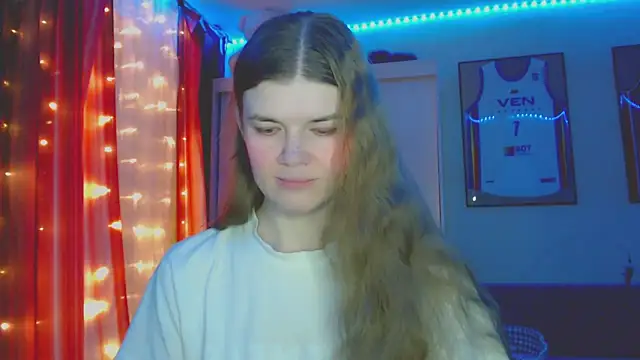 Snapshot of Klementa chatting on 11/26/25, 06:31 Klementa online show from 11/26/25, 06:31