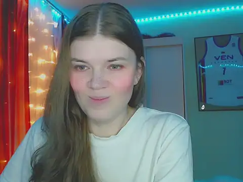 Snapshot of Klementa chatting on 12/17/25, 05:41 Klementa online show from 12/17/25, 05:41