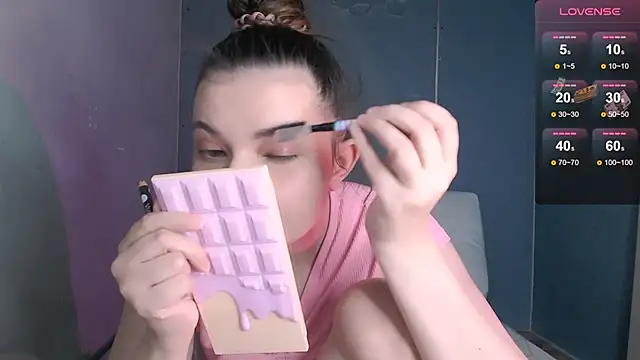 Snapshot of bbycolada chatting on 03/04/25, 09:00 bbycolada online show from 03/04/25, 09:00