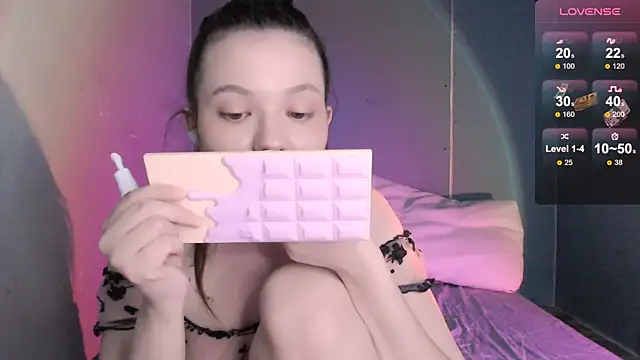 Snapshot of bbycolada chatting on 03/10/25, 08:23 bbycolada online show from 03/10/25, 08:23