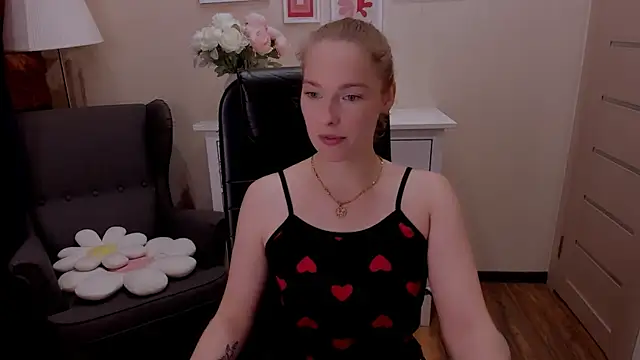 Snapshot of _fiona_Love chatting on 11/15/25, 08:16 fiona Love online show from 11/15/25, 08:16