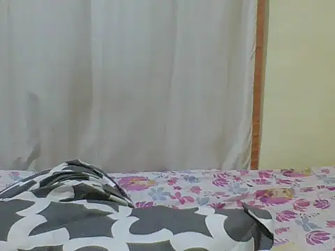 cute lavenda online show from 09/13/25, 10:42