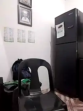 Snapshot of lickmepussy21 chatting on 12/18/24, 01:37 lickmepussy21 online show from 12/18/24, 01:37