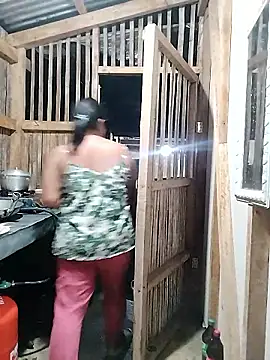 Snapshot of lickmepussy21 chatting on 10/05/25, 10:24 lickmepussy21 online show from 10/05/25, 10:24