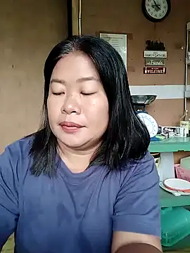 Snapshot of lickmepussy21 chatting on 10/17/25, 10:34 lickmepussy21 online show from 10/17/25, 10:34