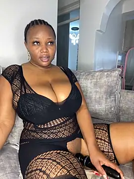 Hyra Ari online show from 10/31/25, 06:25