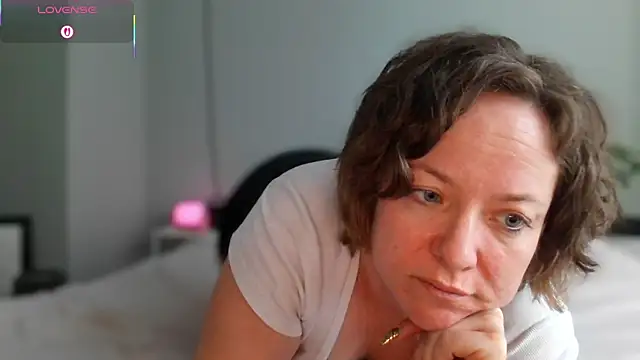 julimonroe online show from 05/06/26, 03:06