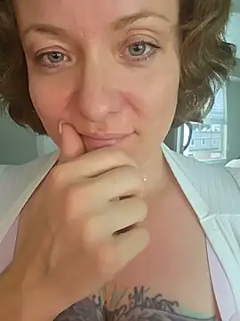 julimonroe online show from 06/03/26, 02:03