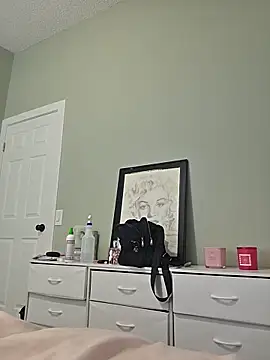 Snapshot of julimonroe chatting on 06/08/26, 01:28 julimonroe online show from 06/08/26, 01:28