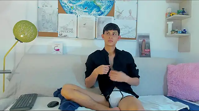 Snapshot of logan_thomas chatting on 05/15/26, 08:38 logan thomas online show from 05/15/26, 08:38