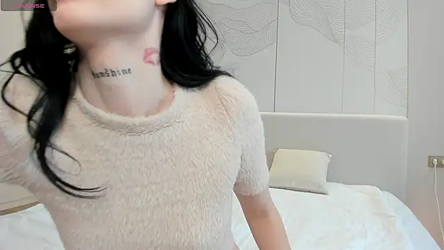 JenniferQueen11 online show from 11/29/25, 05:32