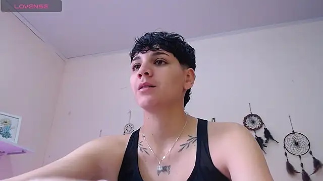 Snapshot of bad_giirl_ chatting on 12/14/24, 04:42 bad giirl  online show from 12/14/24, 04:42