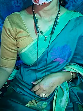 Snapshot of XBHUUME chatting on 01/08/25, 04:44 XBHUUME online show from 01/08/25, 04:44