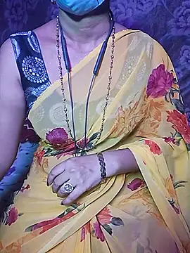 Snapshot of XBHUUME chatting on 10/10/25, 04:39 XBHUUME online show from 10/10/25, 04:39