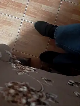 feet toes online show from 11/06/25, 07:53