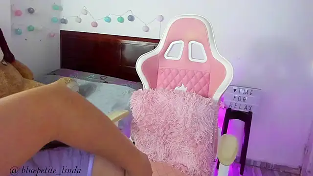 Blue Petite online show from 12/04/24, 02:48